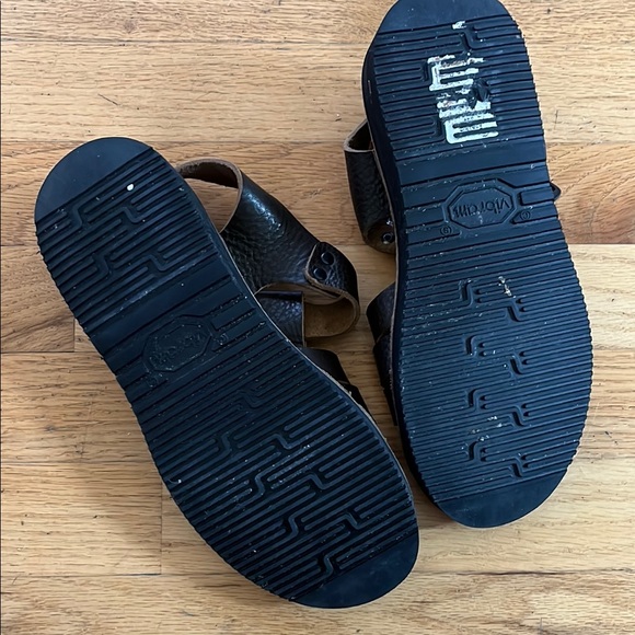 Women's Italian Leather Fisherman Sandals. Excellent condition. Italian size 37 - Picture 2 of 3